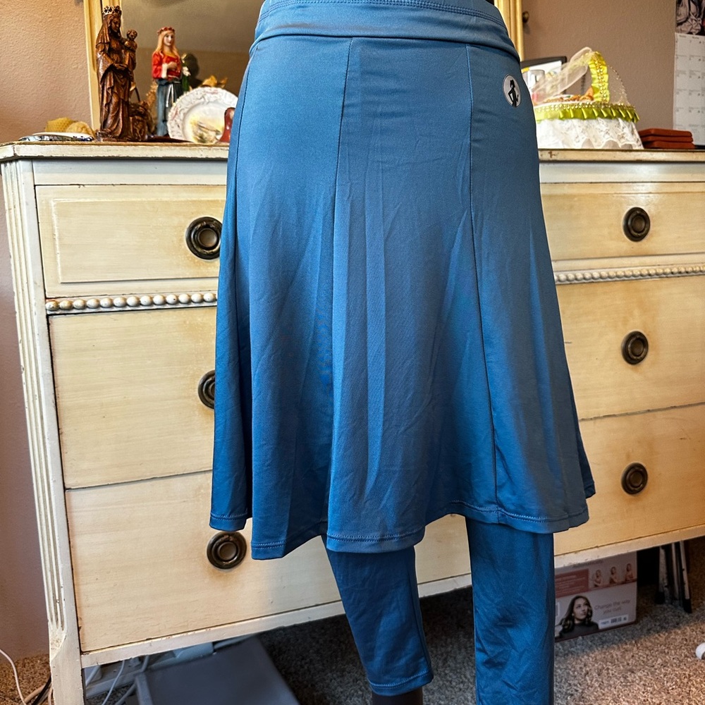 Modest Teal Knee Length Active Exercise Skirt with Leggings